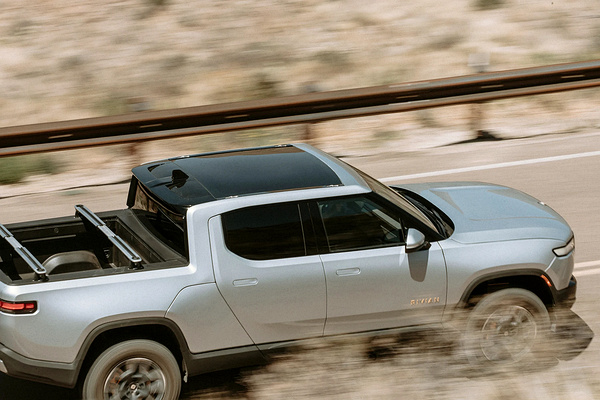 Rivian R1T Performance Dual-Motor AWD MP exterior view