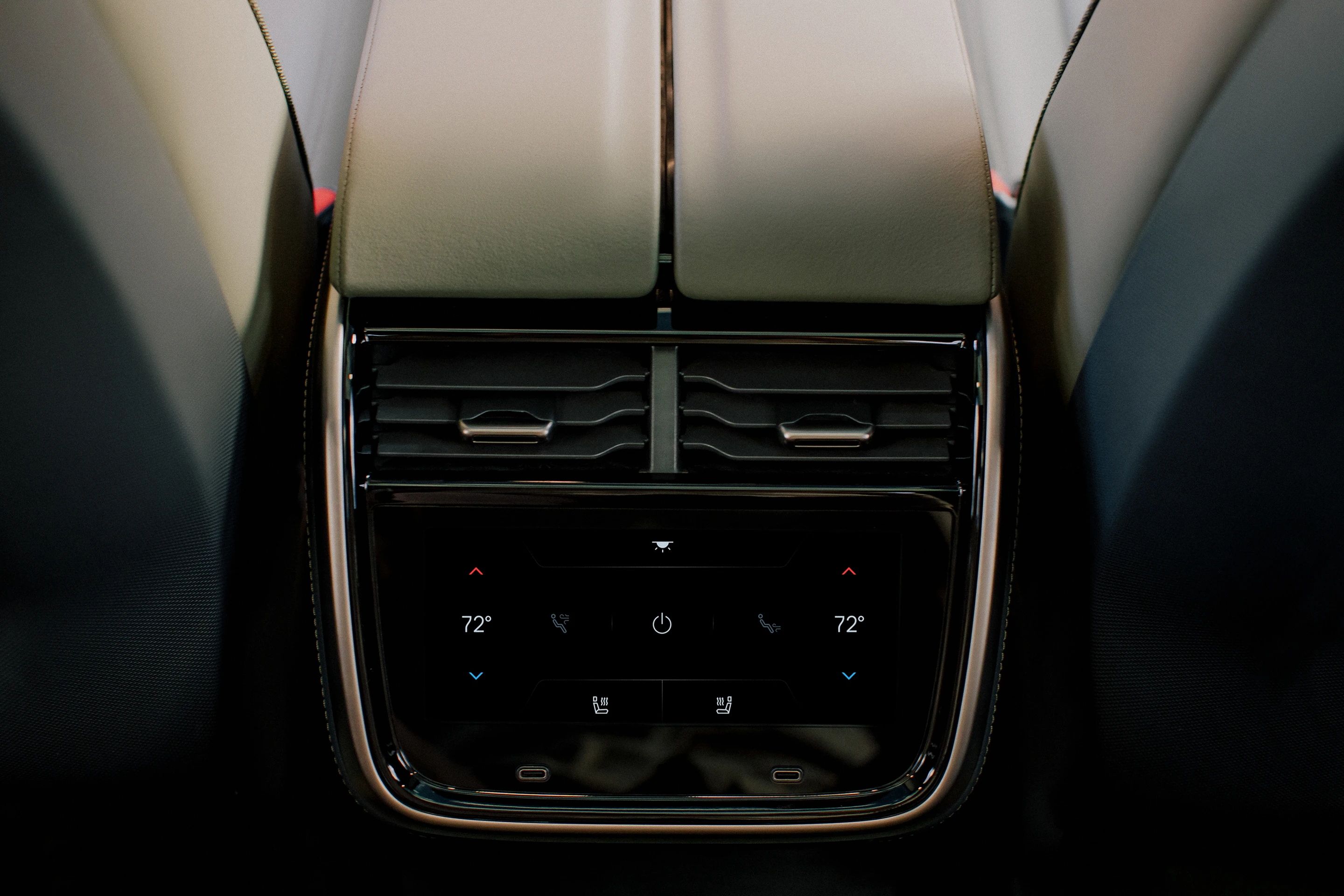 Rivian R1T Quad-Motor AWD interior view