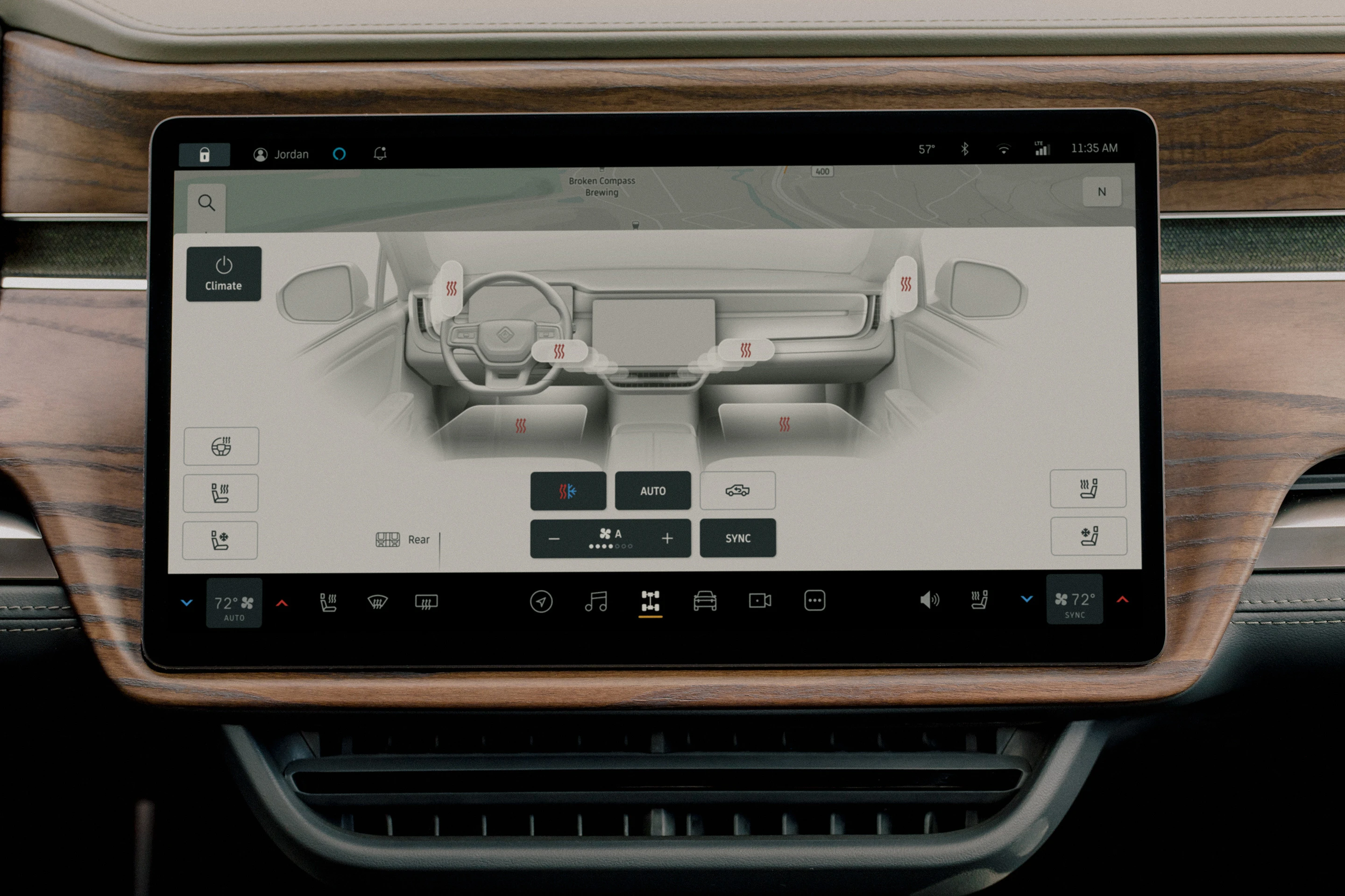 Rivian R1T Quad-Motor AWD screens view