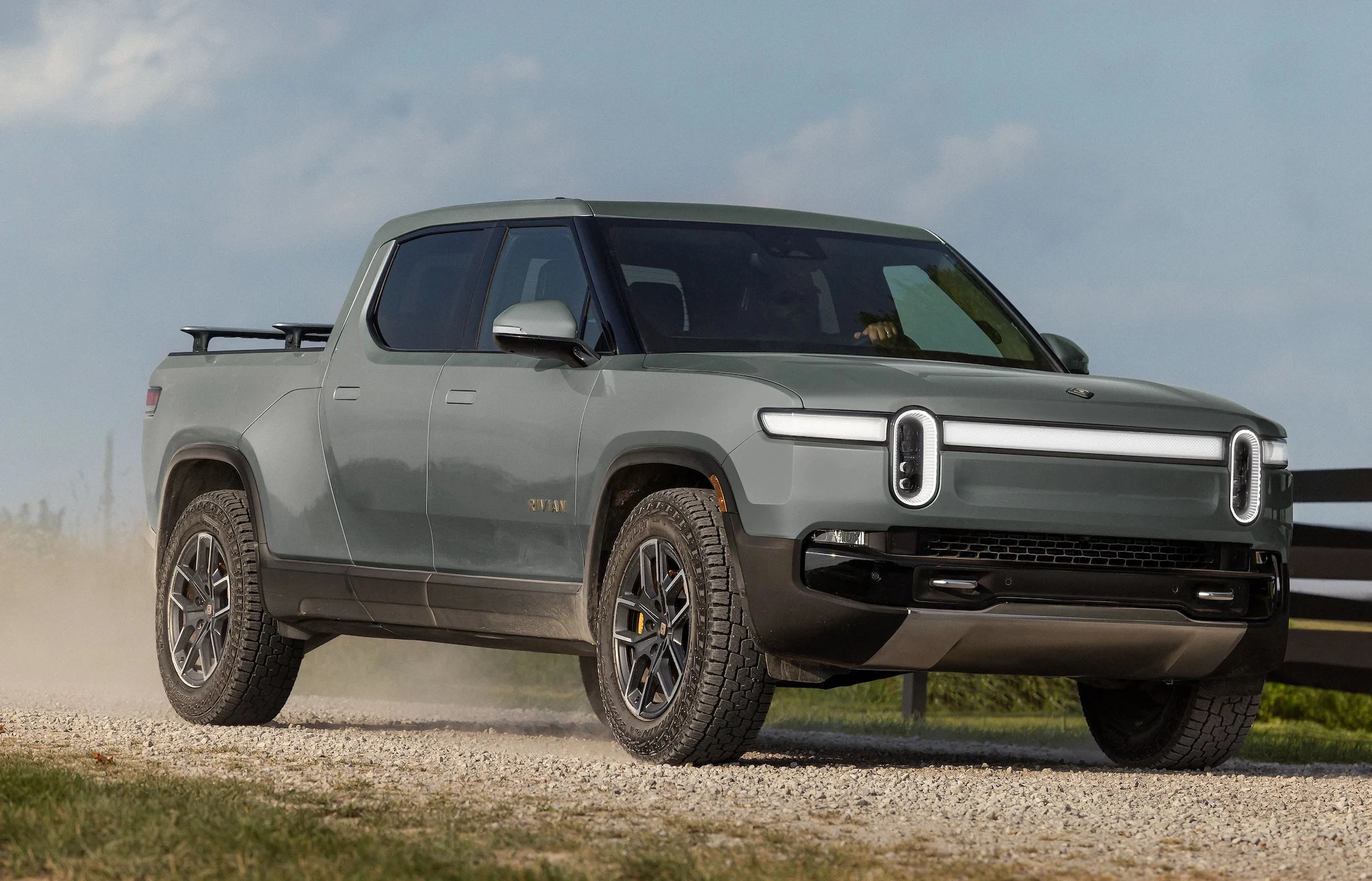 Rivian R1T Quad-Motor AWD exterior view