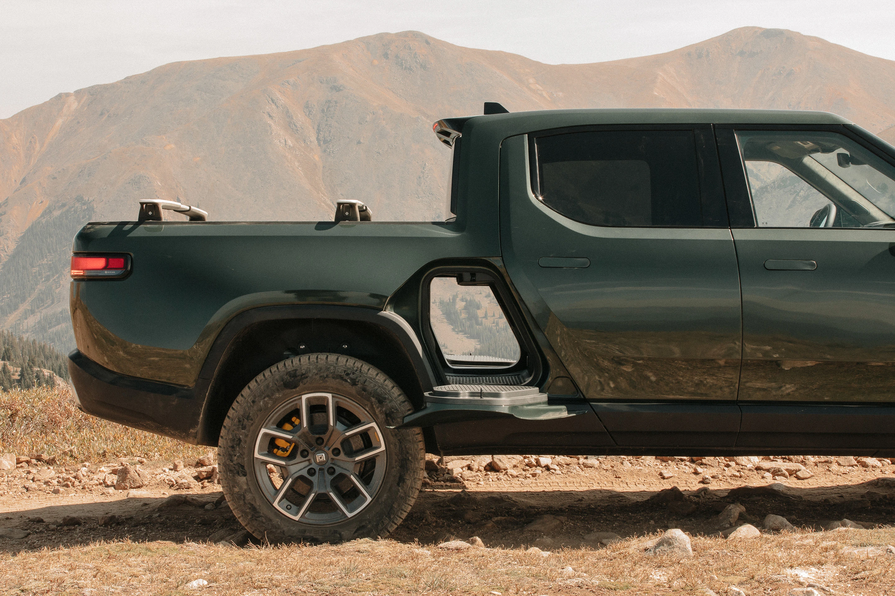 Rivian R1T Quad-Motor AWD exterior view