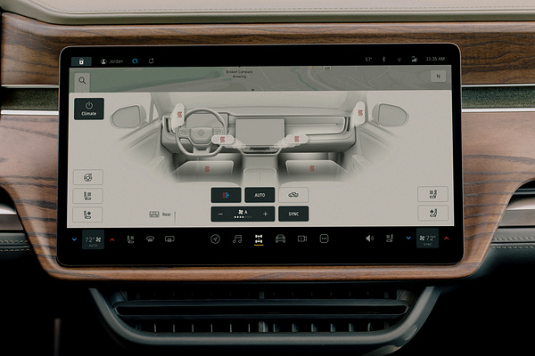 Rivian R1T Quad-Motor AWD screens view