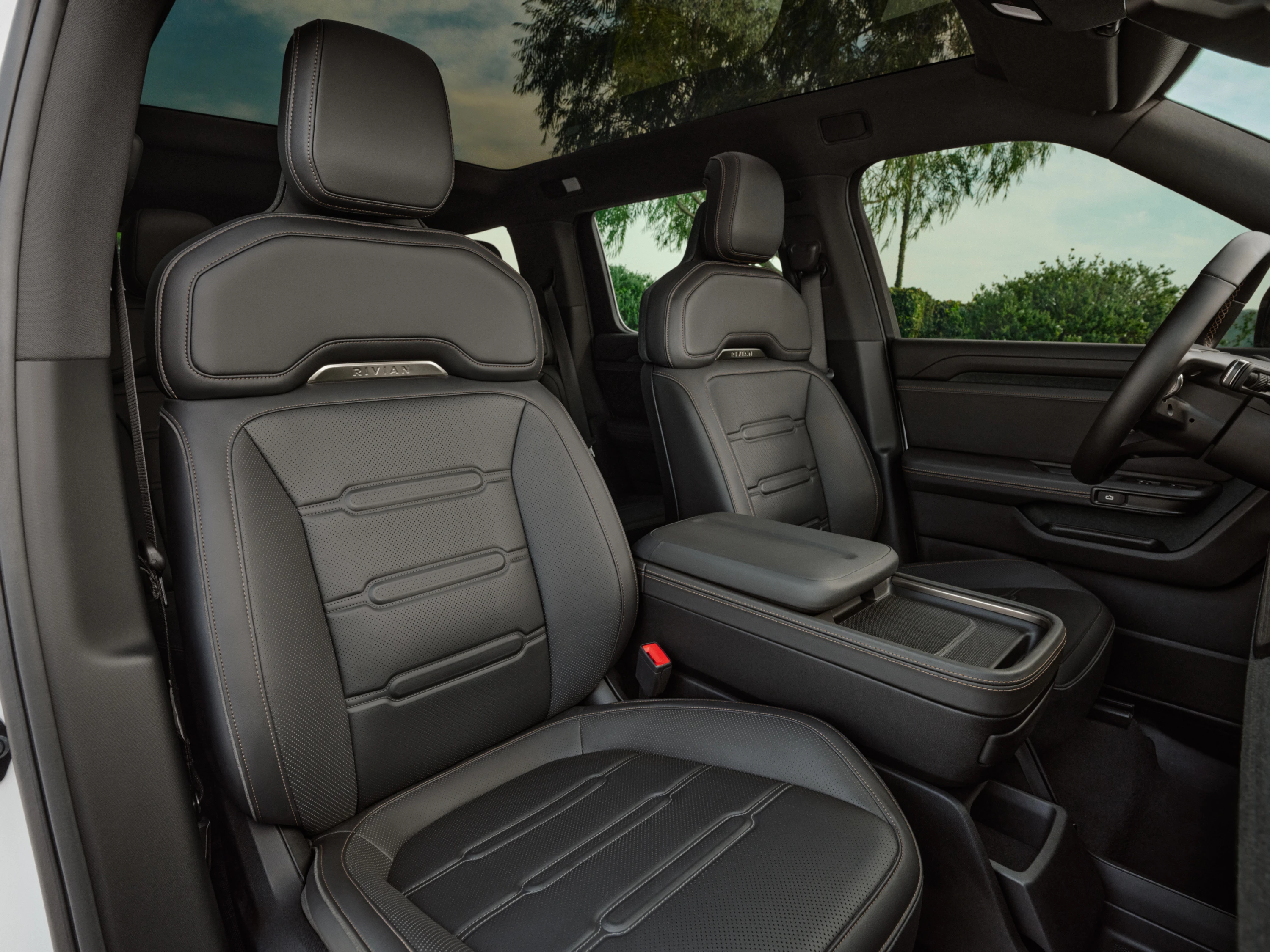 Rivian R2 Dual-Motor AWD frontseats view
