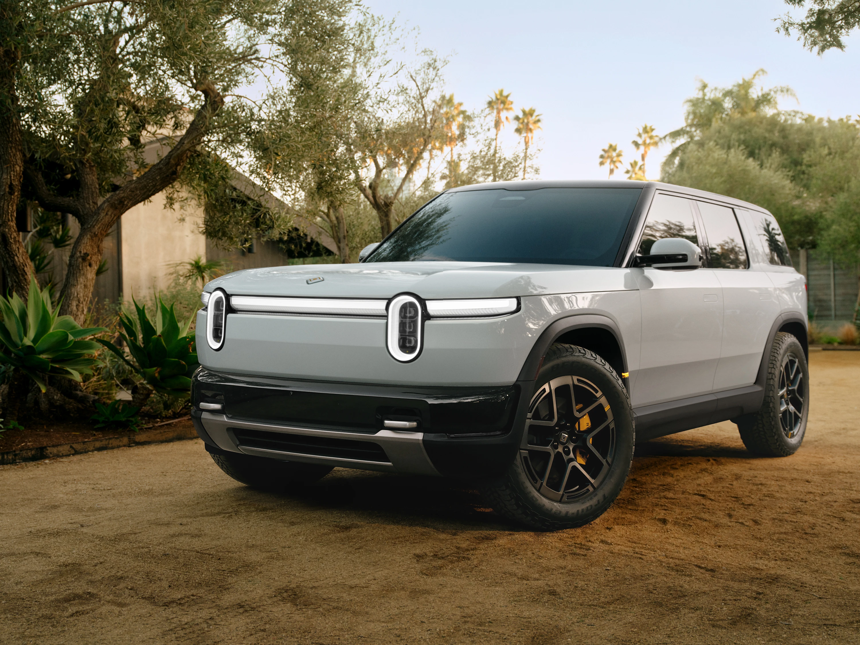 Rivian R2 Dual-Motor AWD exterior view