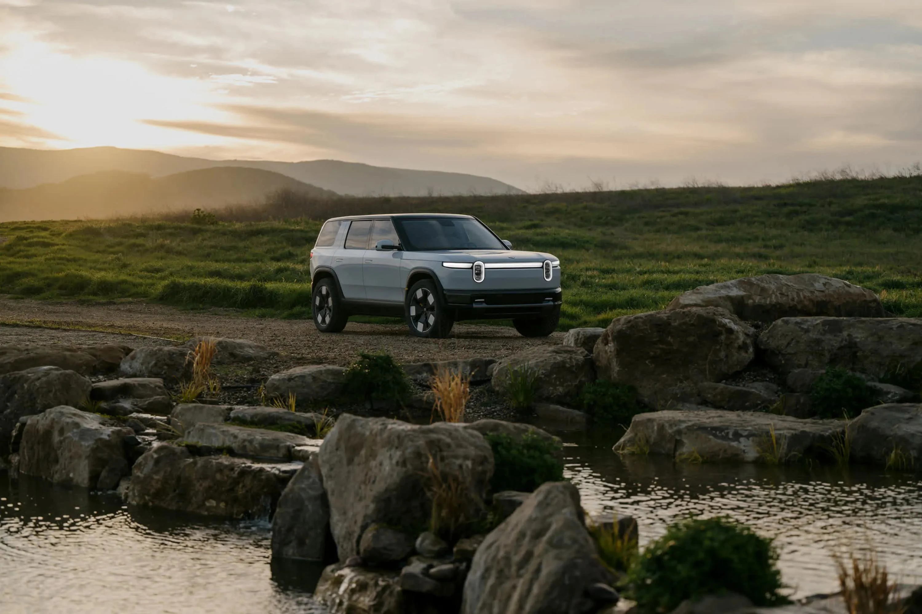 Rivian R2 Dual-Motor AWD exterior view
