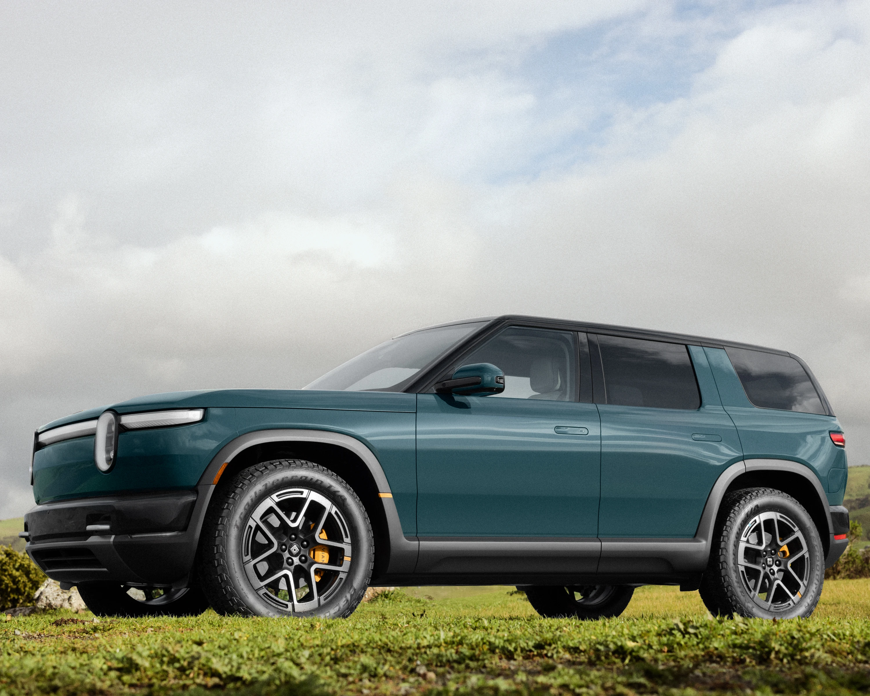 Rivian R2 Dual-Motor AWD exterior view