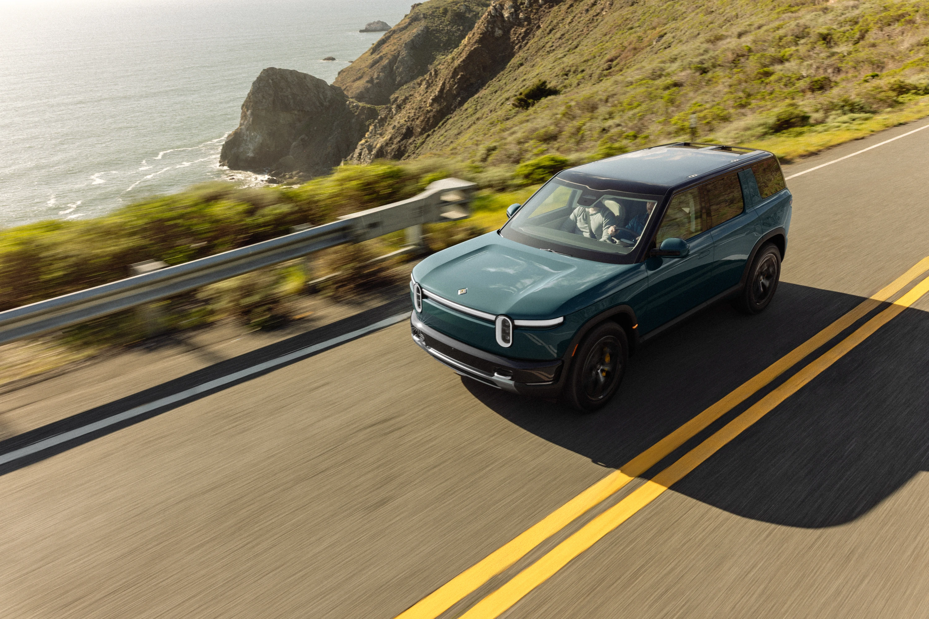 Rivian R2 Dual-Motor AWD dynamic view