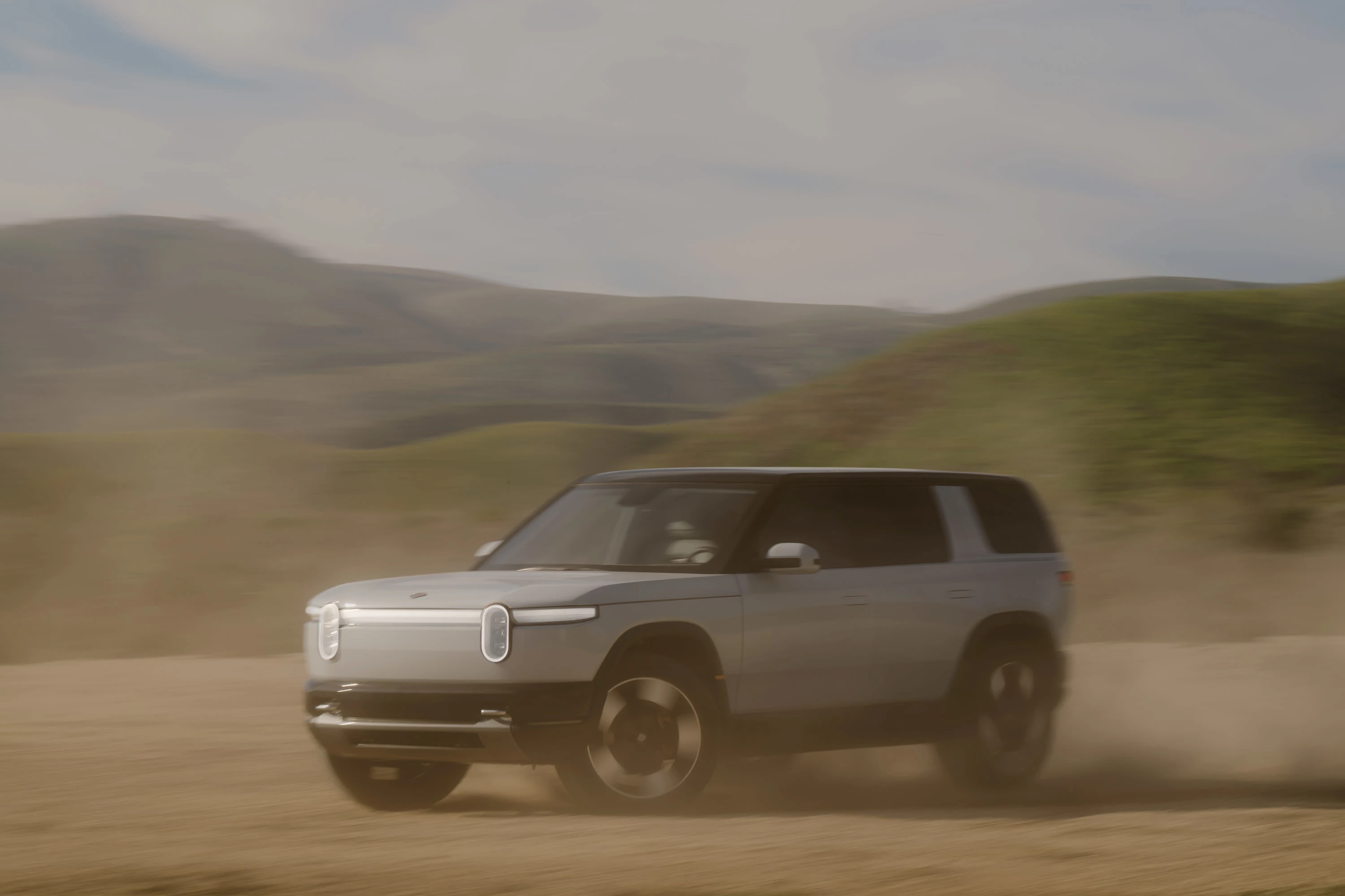Rivian R2 Dual-Motor AWD Performance dynamic view