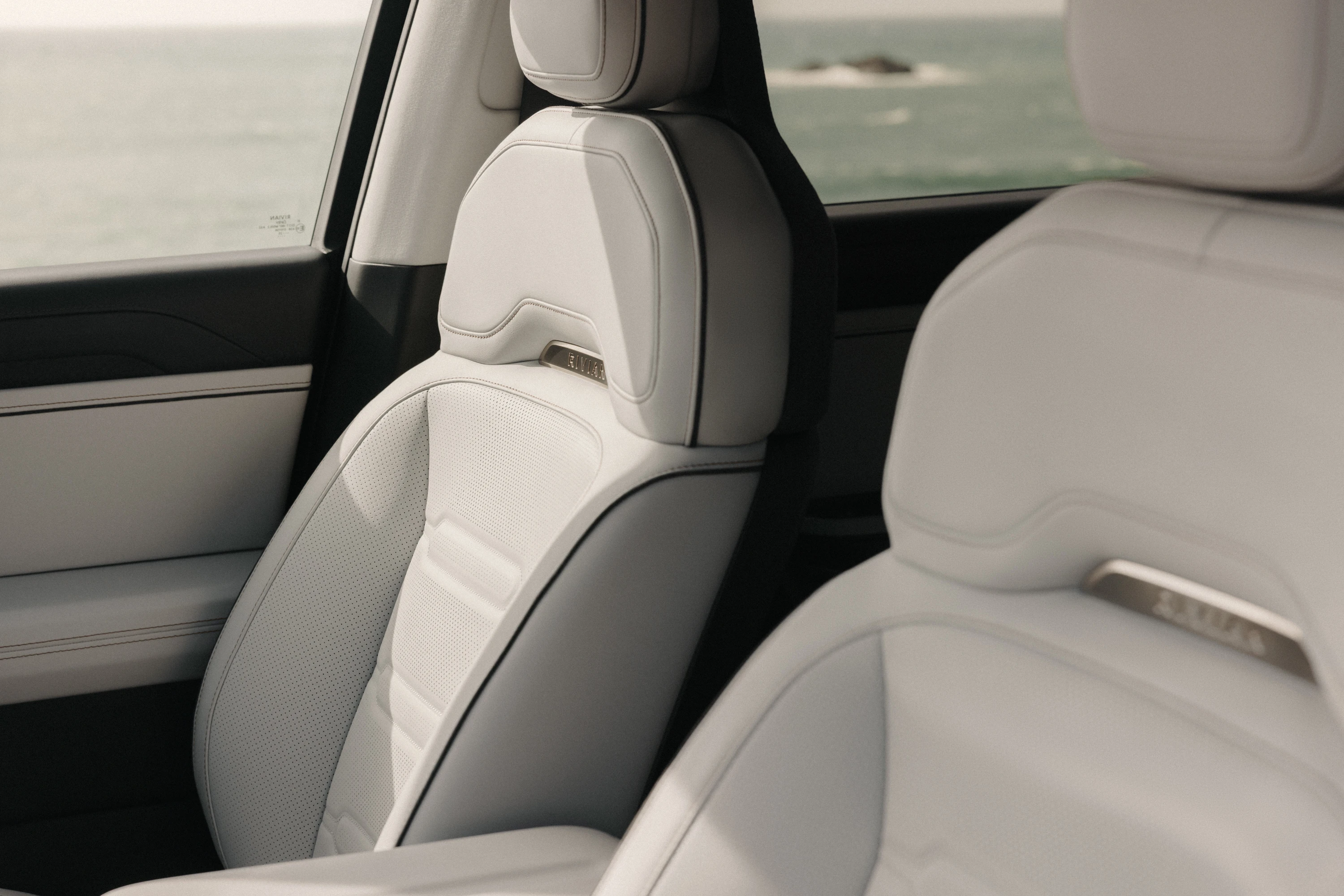 Rivian R2 Dual-Motor AWD Performance frontseats view