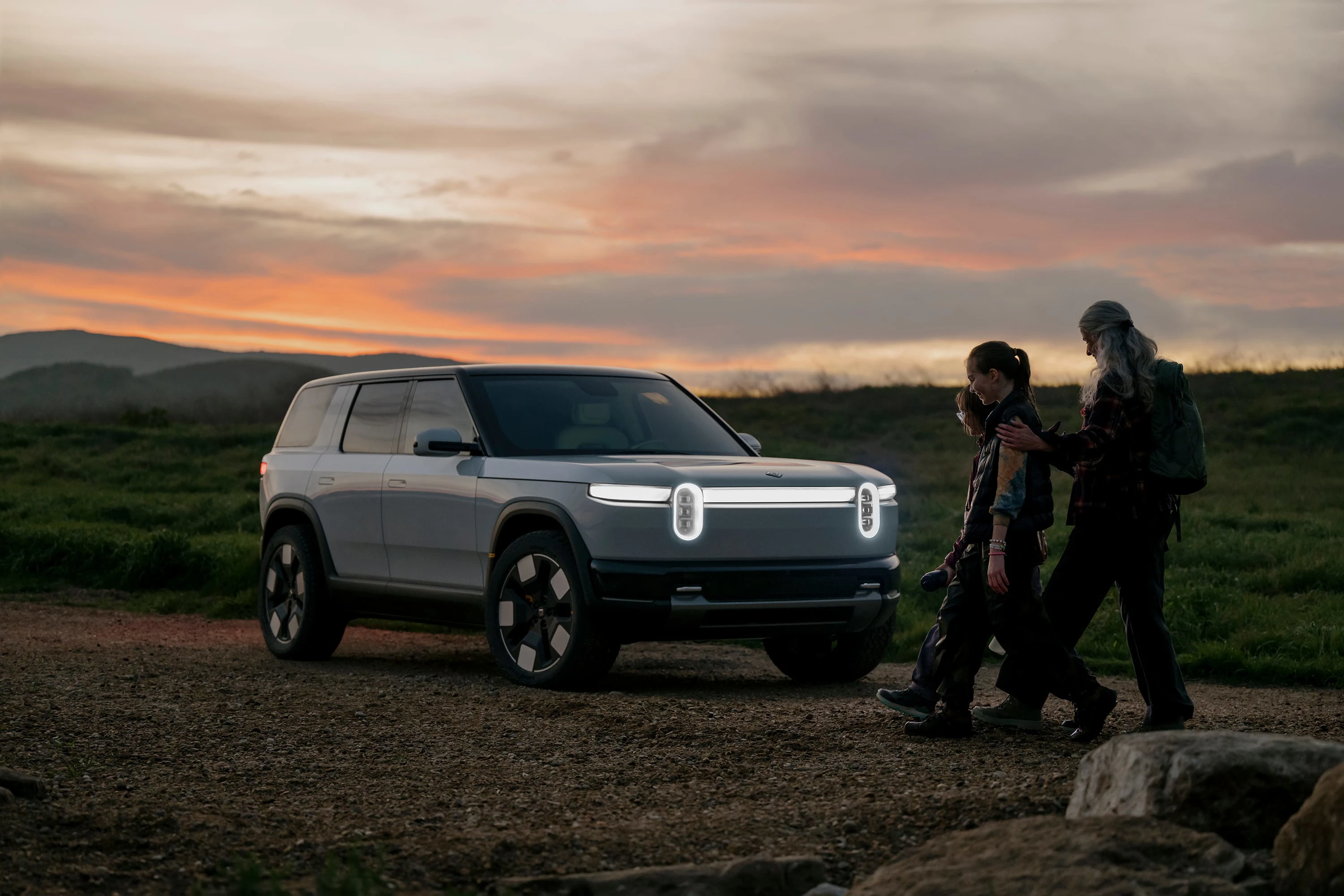 Rivian R2 Dual-Motor AWD Performance exterior view