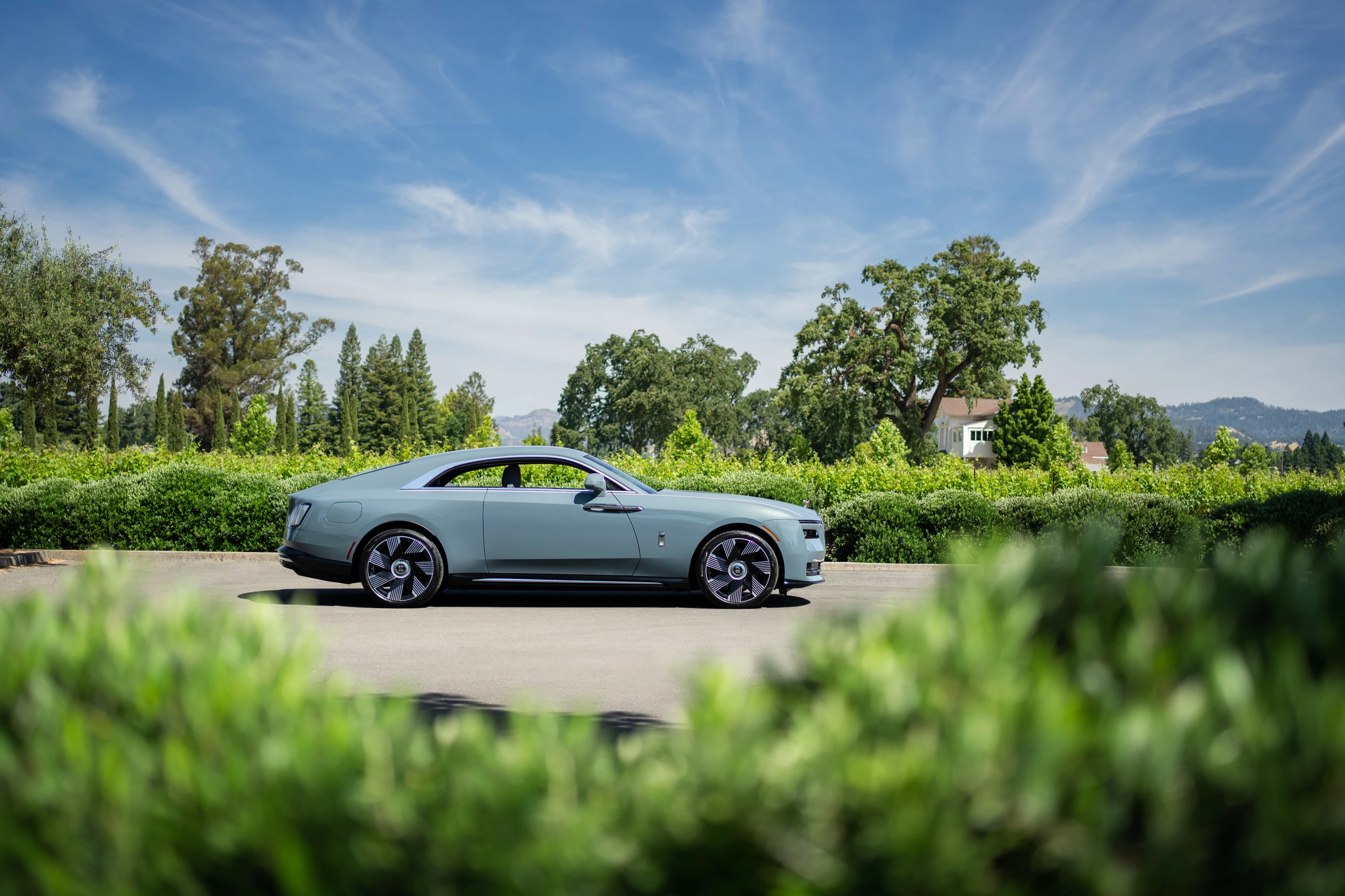 Rolls-Royce Spectre exterior view