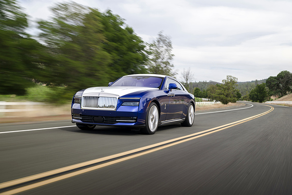 Rolls-Royce Spectre exterior view