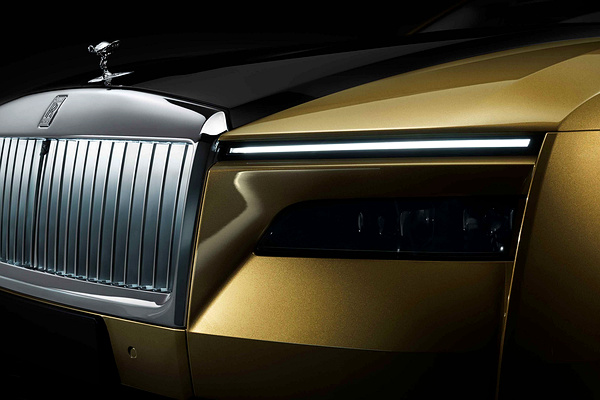 Rolls-Royce Spectre headlights view