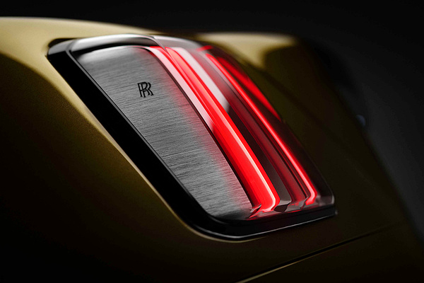 Rolls-Royce Spectre rearlights view