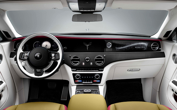 Rolls-Royce Spectre screens view