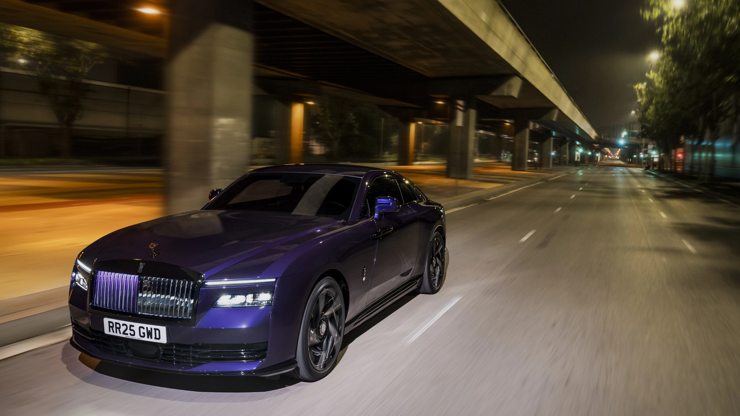 Rolls-Royce Spectre Black Badge dynamic view