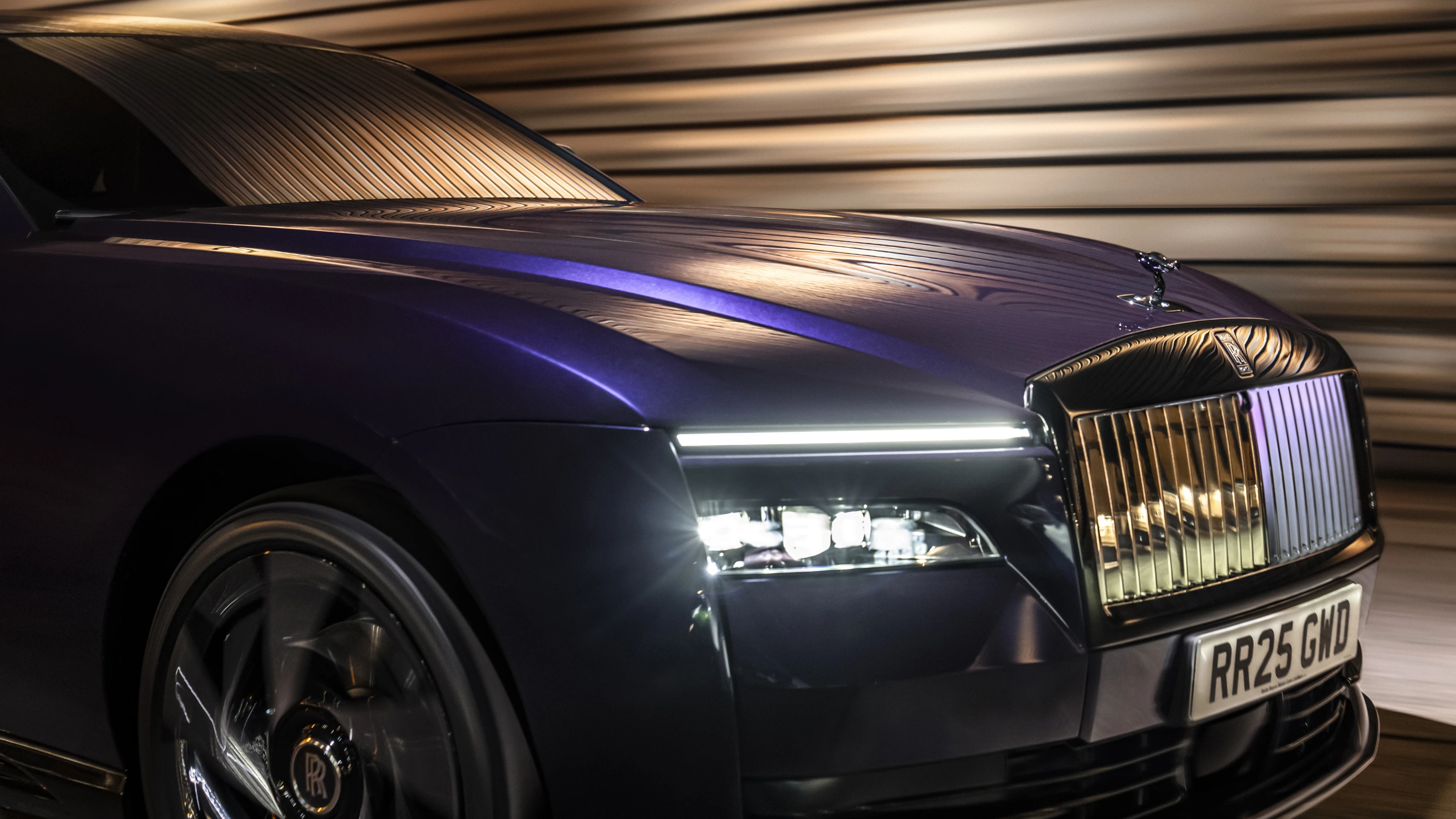 Rolls-Royce Spectre Black Badge headlights view