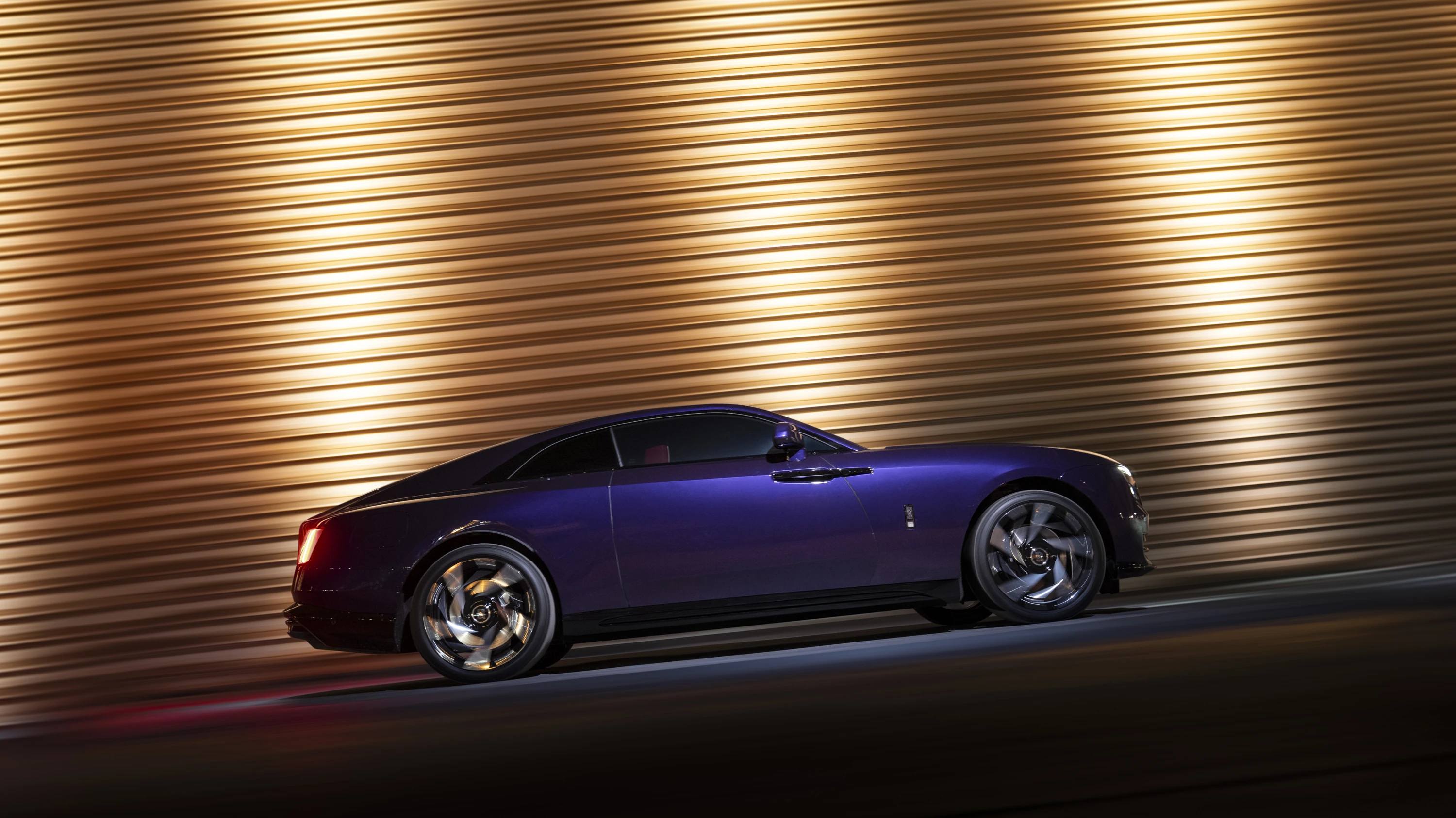 Rolls-Royce Spectre Black Badge exterior view