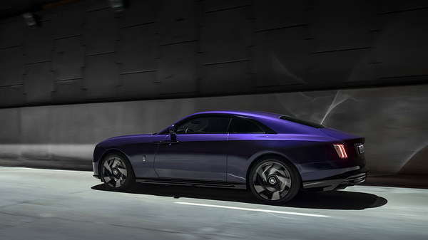 Rolls-Royce Spectre Black Badge dynamic view