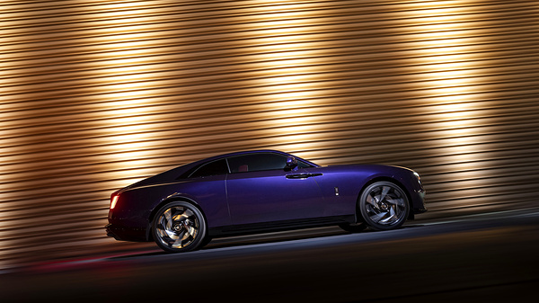 Rolls-Royce Spectre Black Badge exterior view