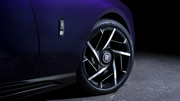 Rolls-Royce Spectre Black Badge wheels view