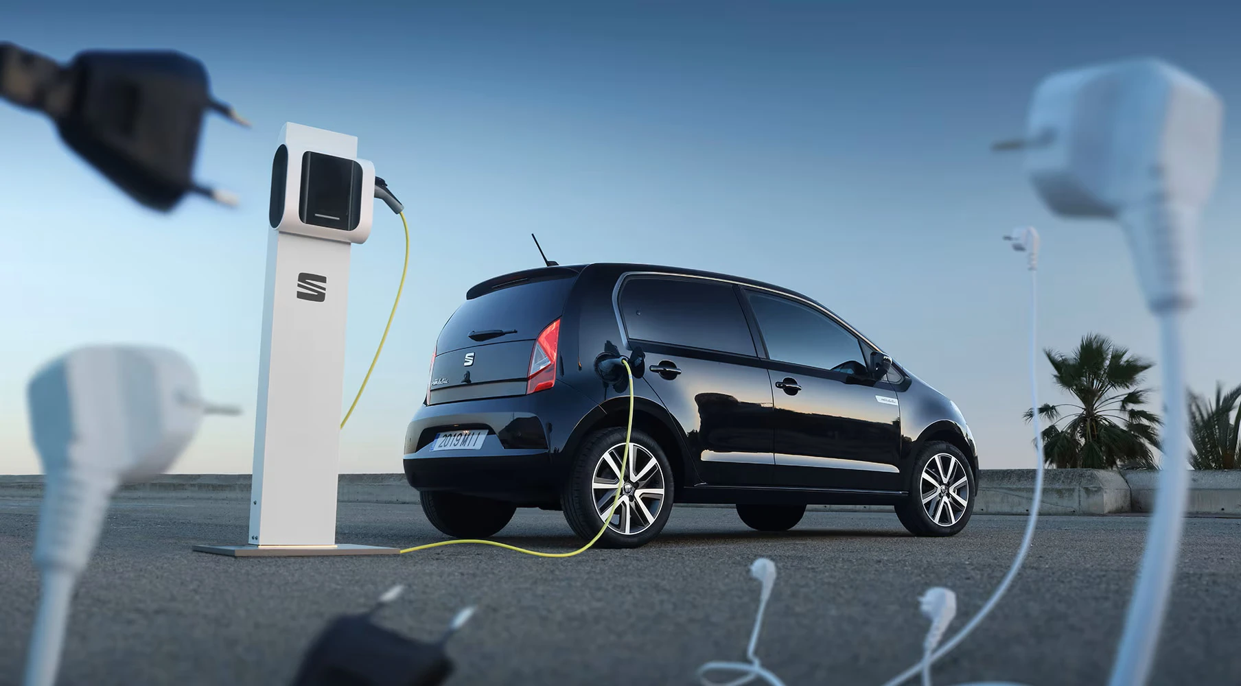 SEAT Mii electric 32.3 kWh charging view