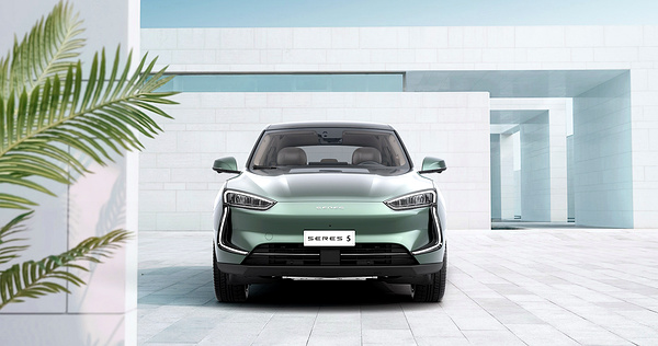 Seres 5 4WD Premium exterior view