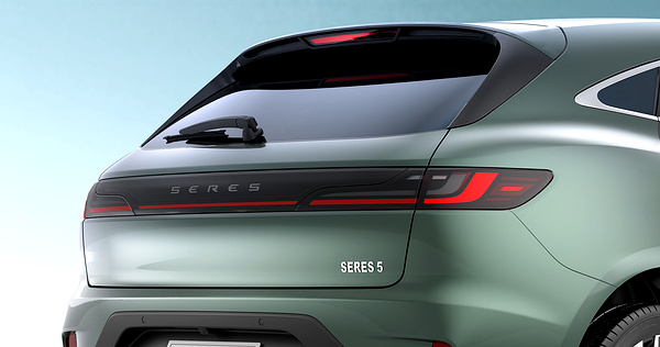 Seres 5 4WD Premium exterior view