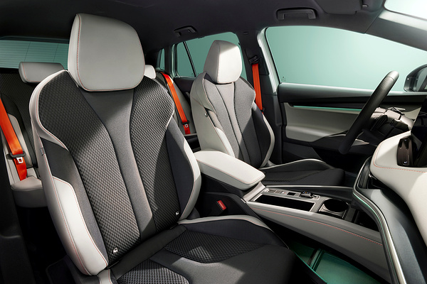 SKODA Elroq 85x frontseats view