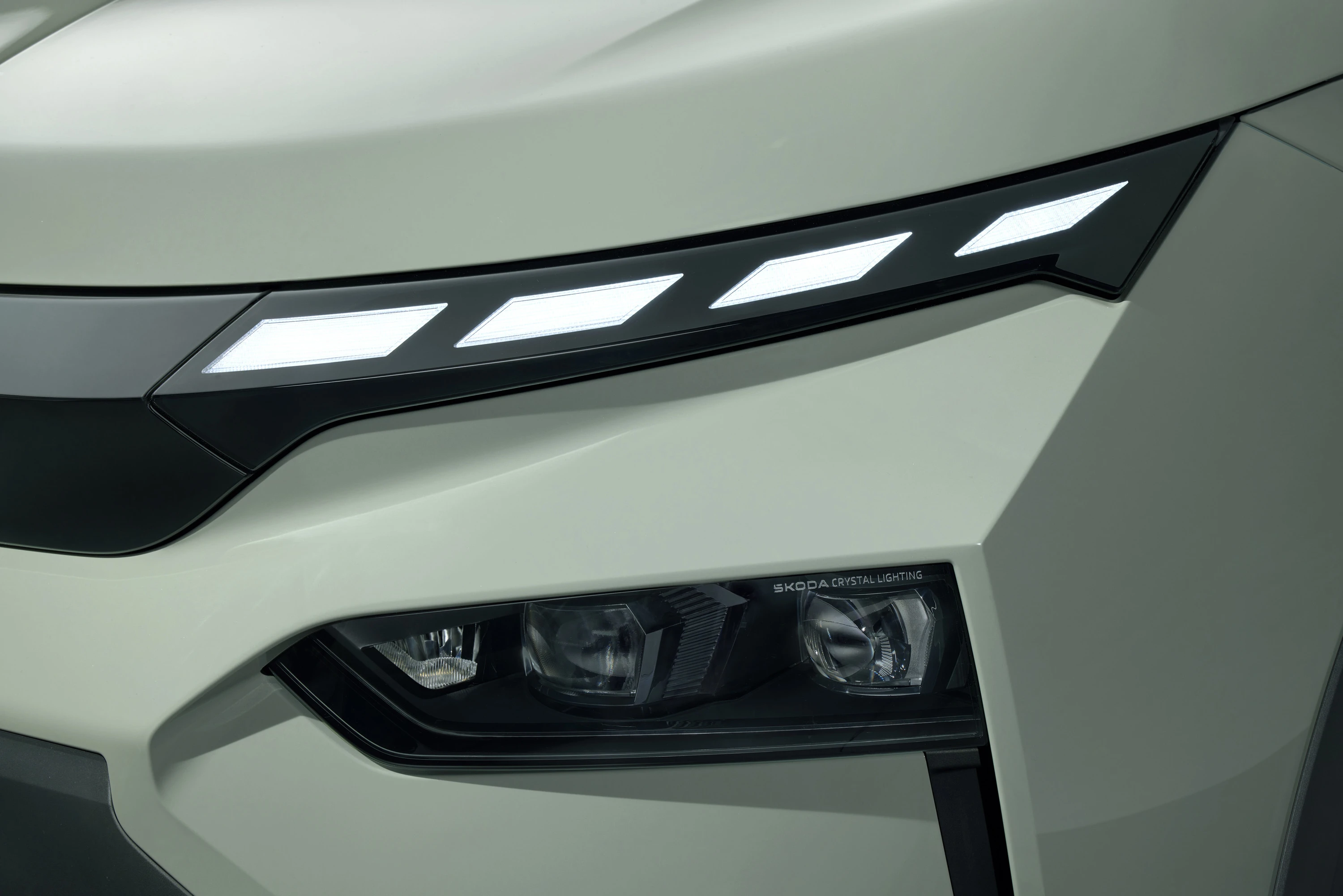 SKODA Elroq 85x headlights view