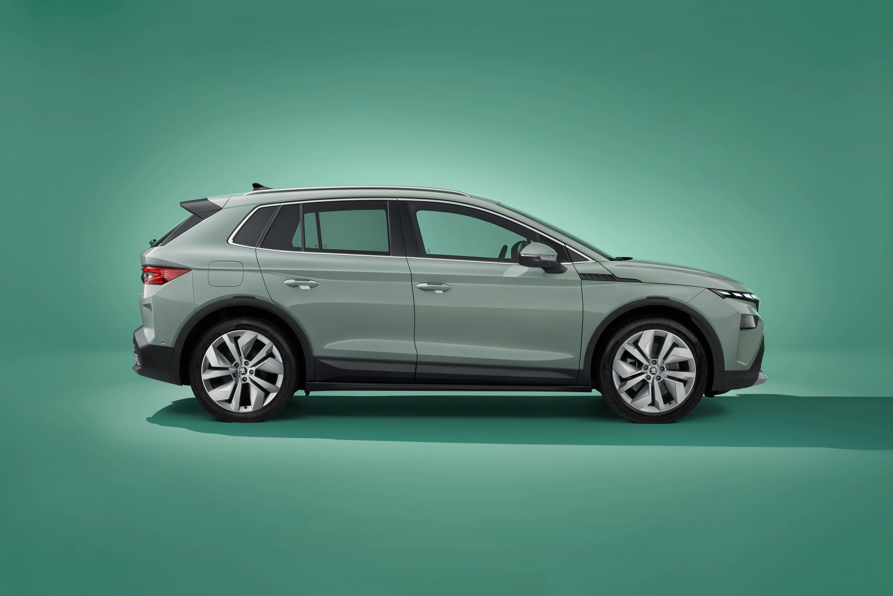 SKODA Elroq 85x exterior view