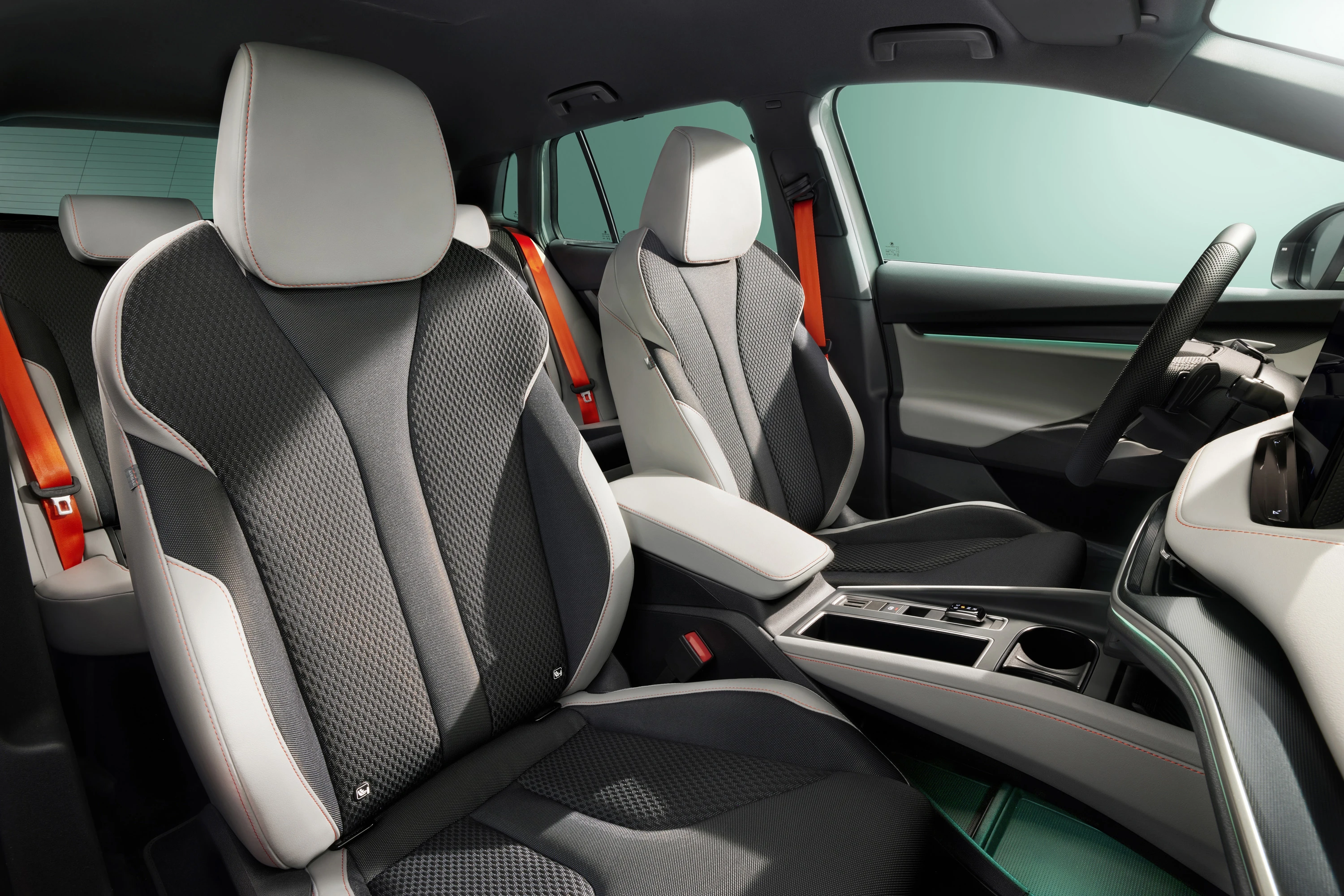 SKODA Elroq 85x frontseats view