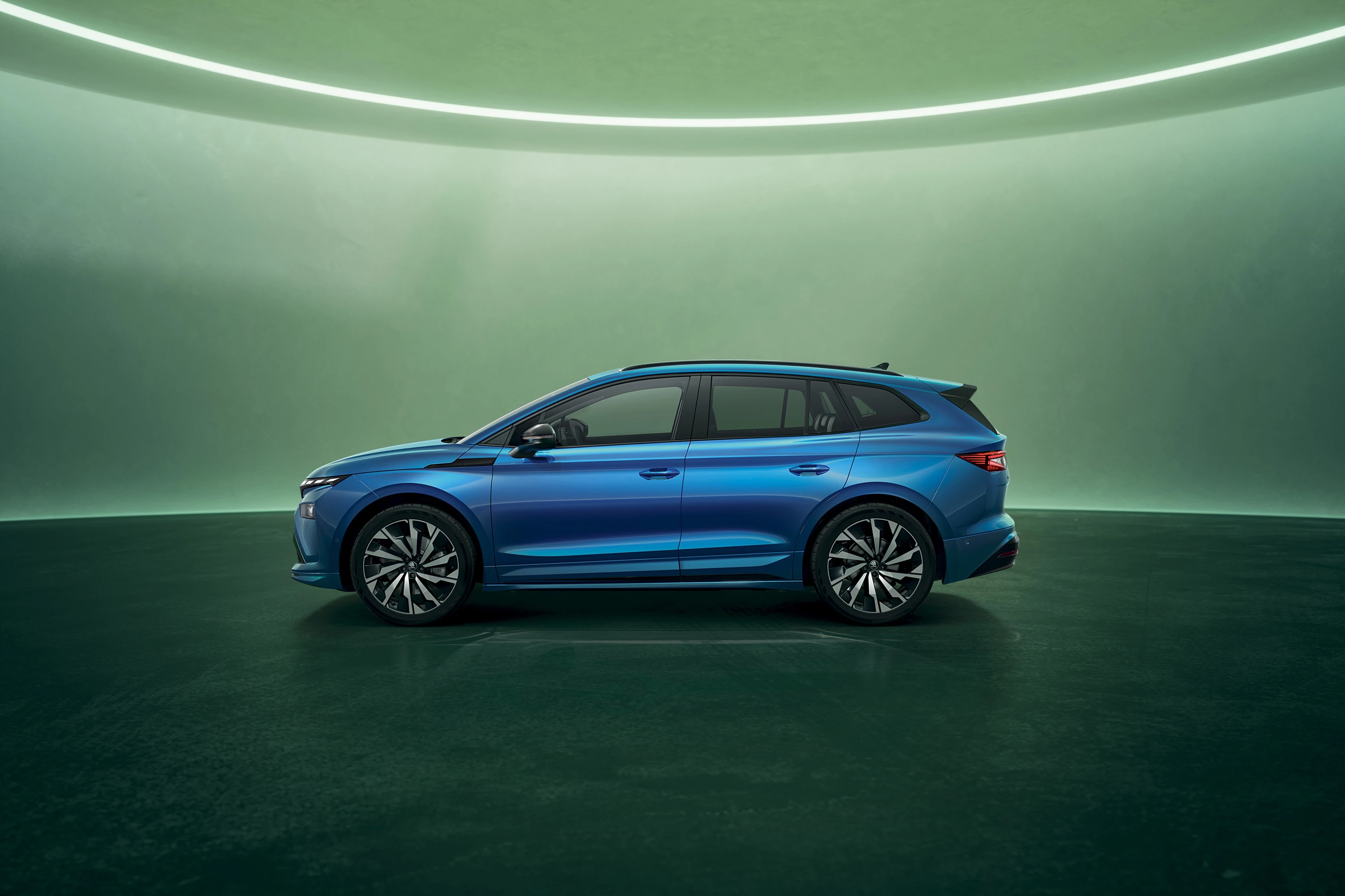 SKODA ENYAQ 60 exterior view