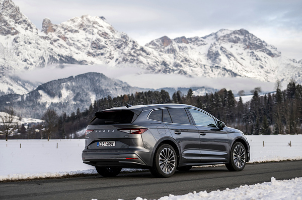 SKODA ENYAQ 60 exterior view