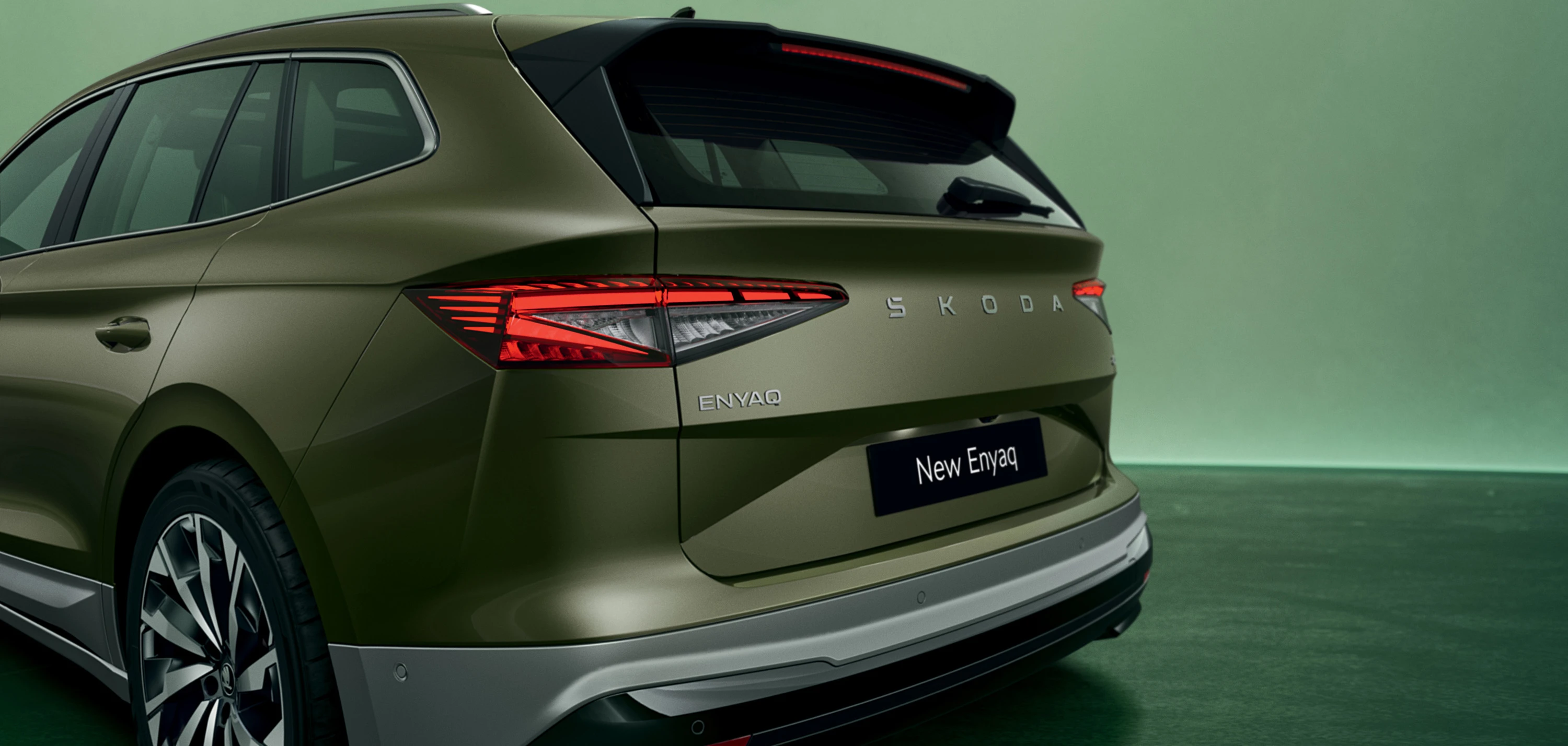 SKODA ENYAQ 85 taillights view
