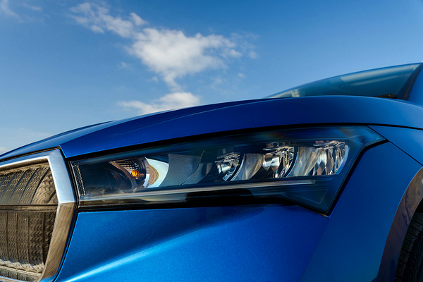 SKODA ENYAQ 85 (GEN1) headlights view