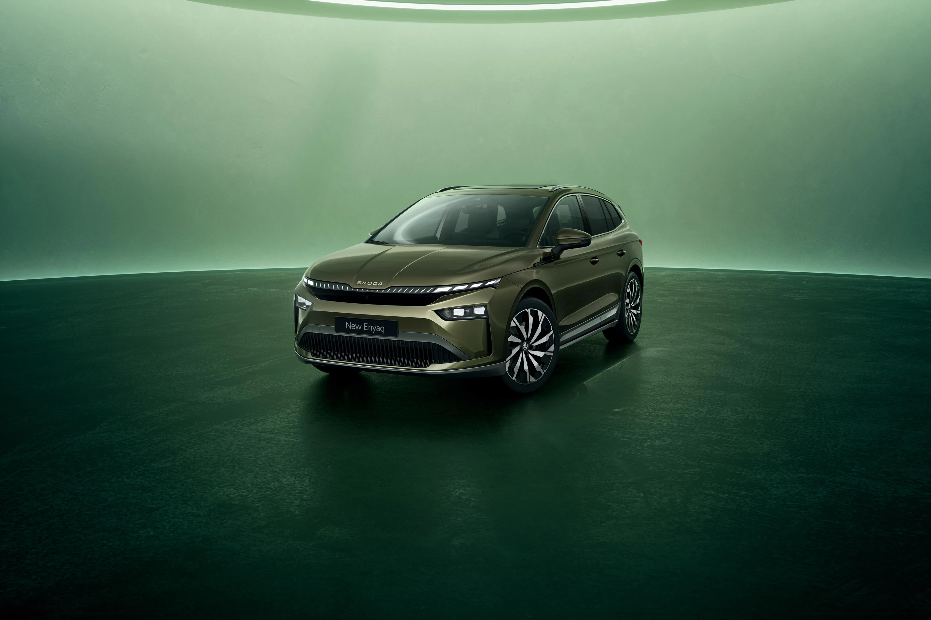 SKODA ENYAQ 85x exterior view