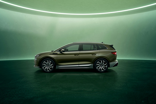 SKODA ENYAQ 85x exterior view