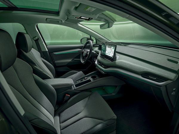 SKODA ENYAQ 85x frontseats view