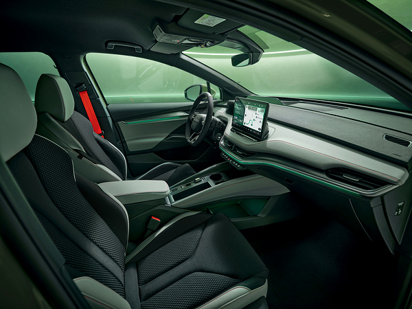 SKODA ENYAQ 85x frontseats view