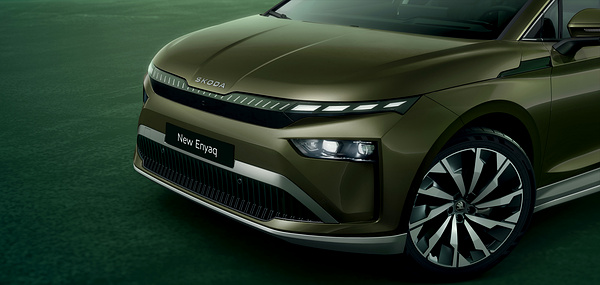 SKODA ENYAQ 85x taillights view