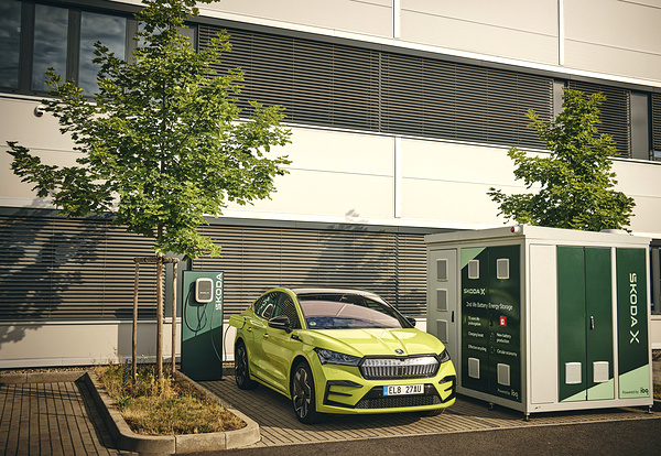 SKODA ENYAQ COUPÉ 85x charging view