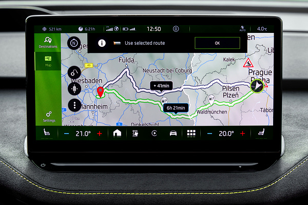 SKODA ENYAQ COUPÉ 85x screens view