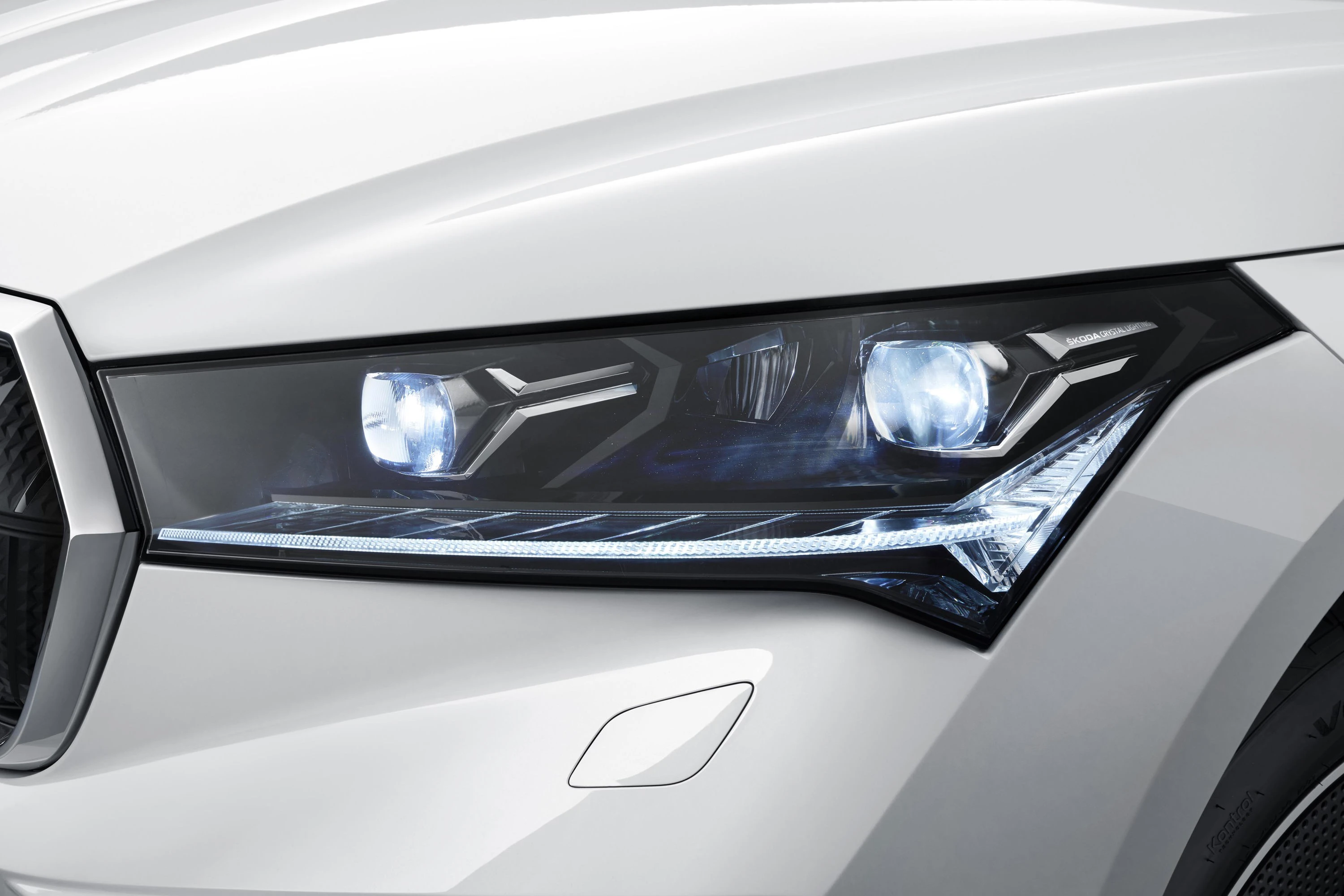 SKODA Enyaq iV80 headlights view