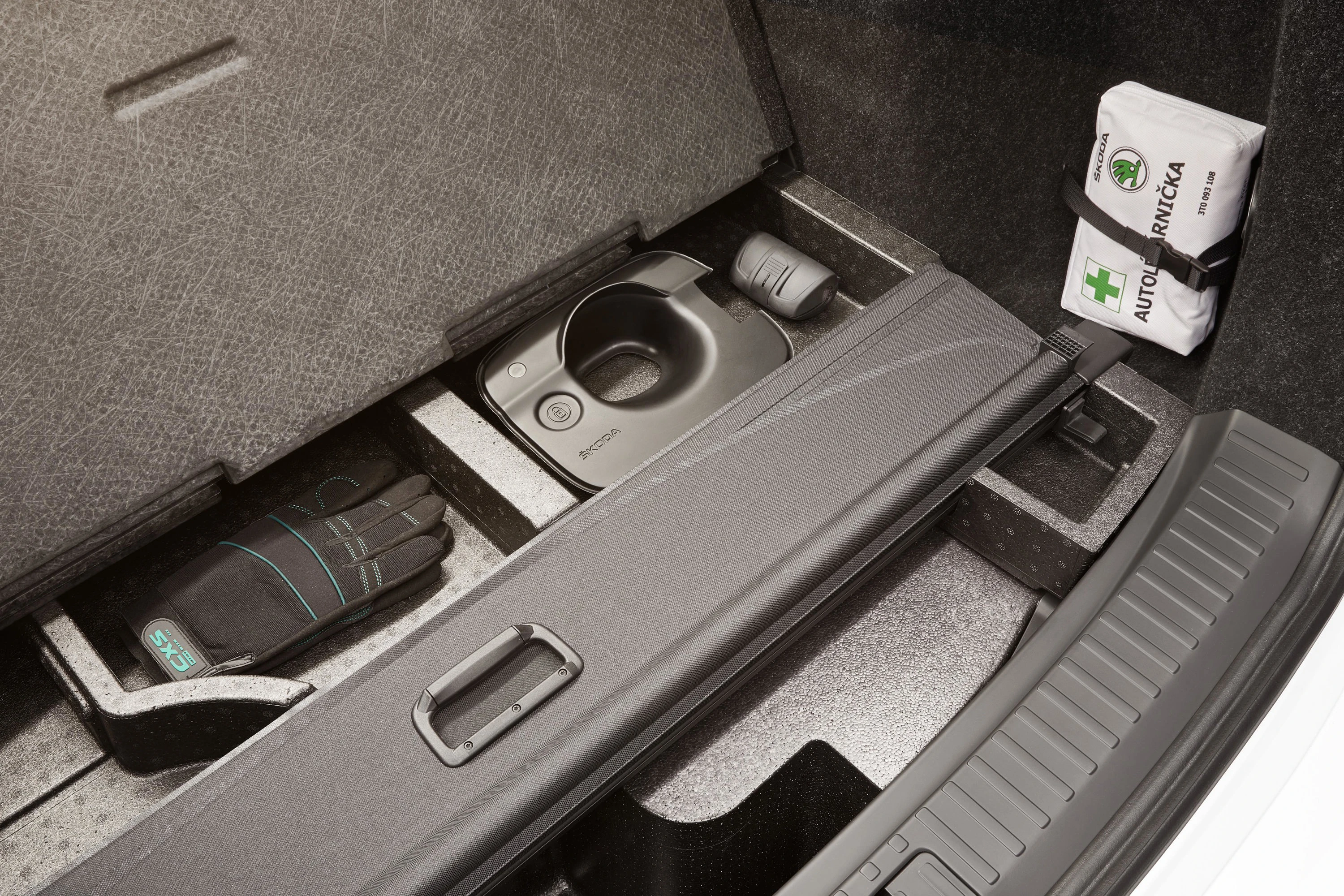 SKODA Enyaq iV80 trunk view