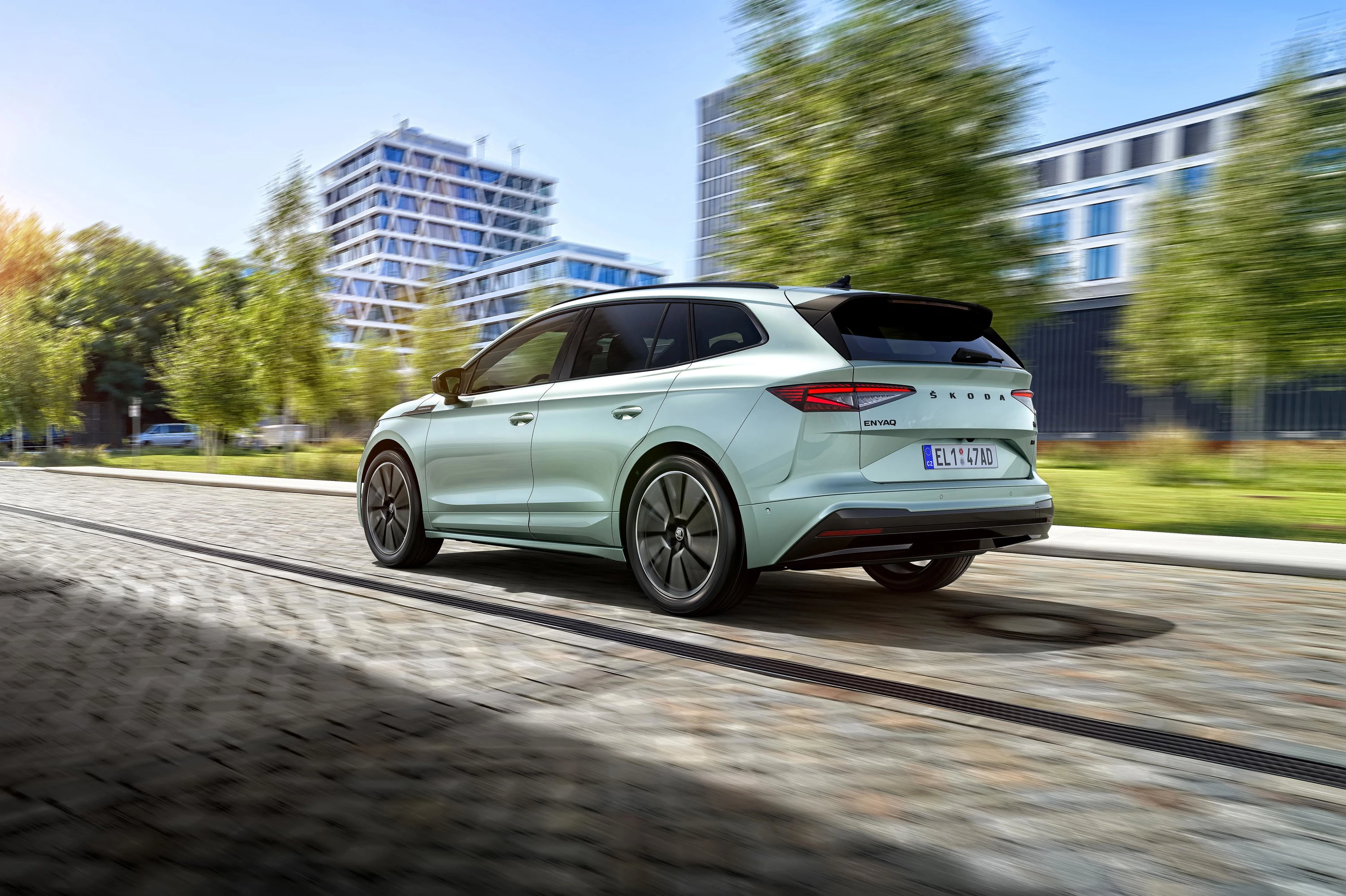 SKODA Enyaq iV80 exterior view