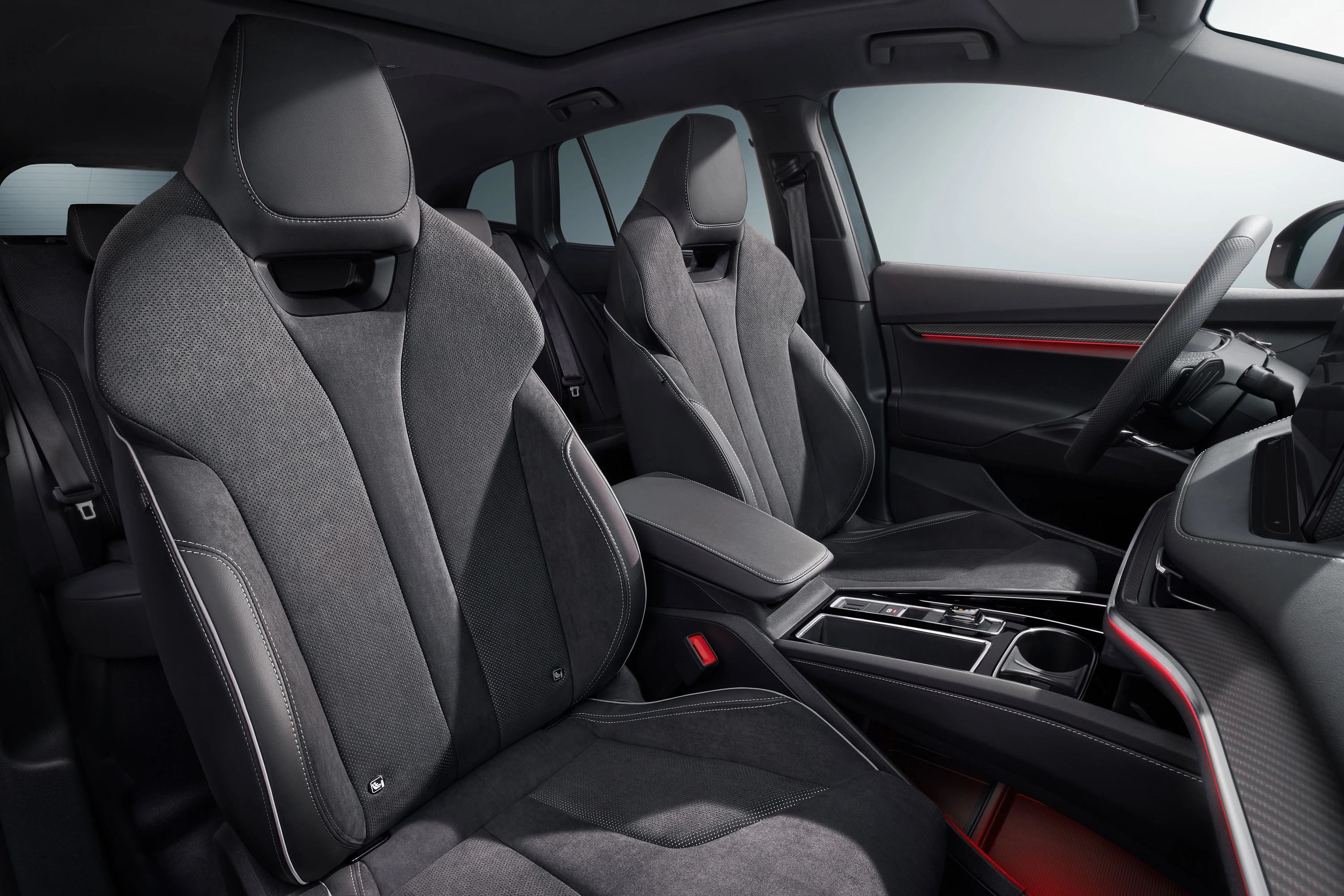 SKODA Enyaq iV80x frontseats view