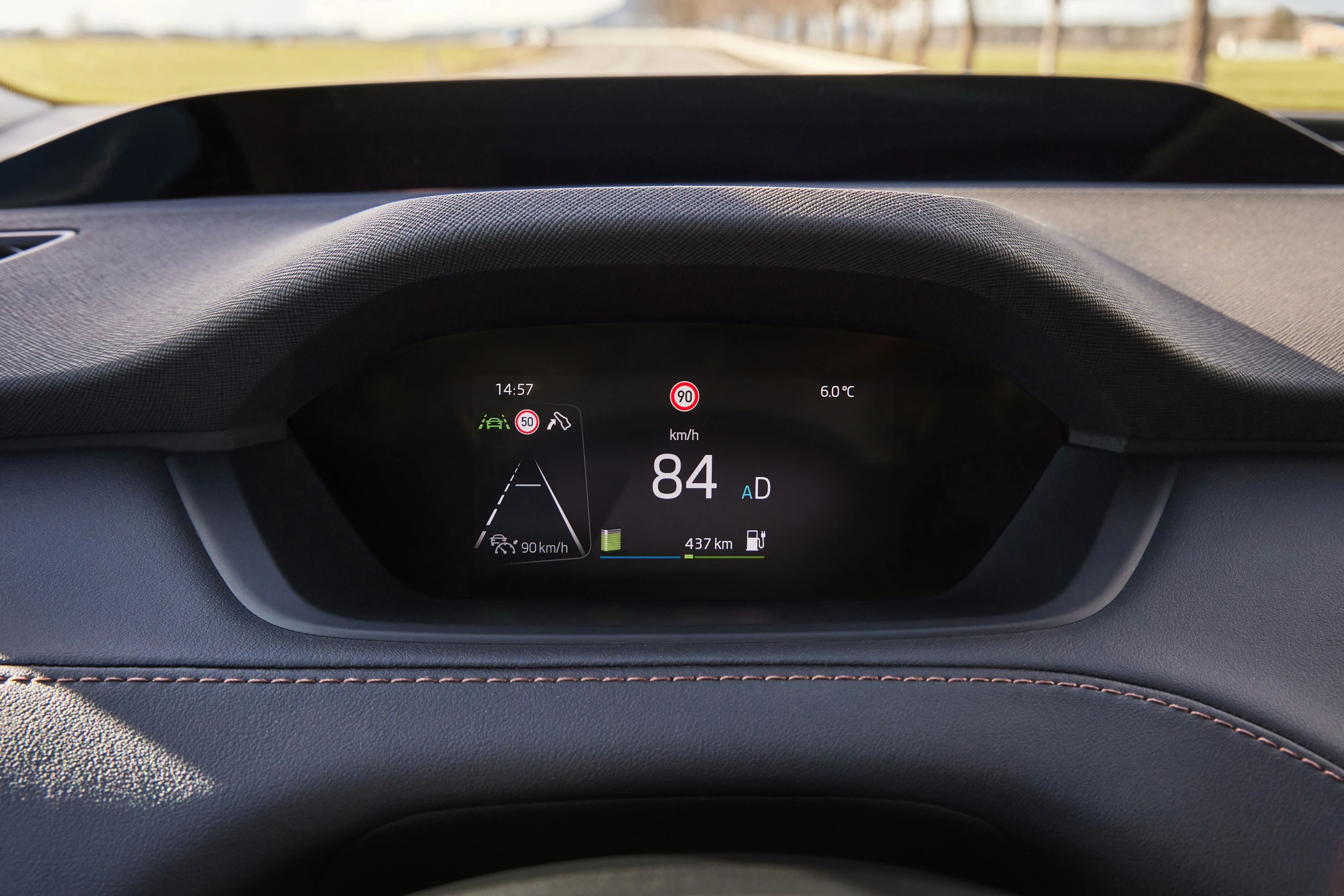 SKODA Enyaq iV80x screens view