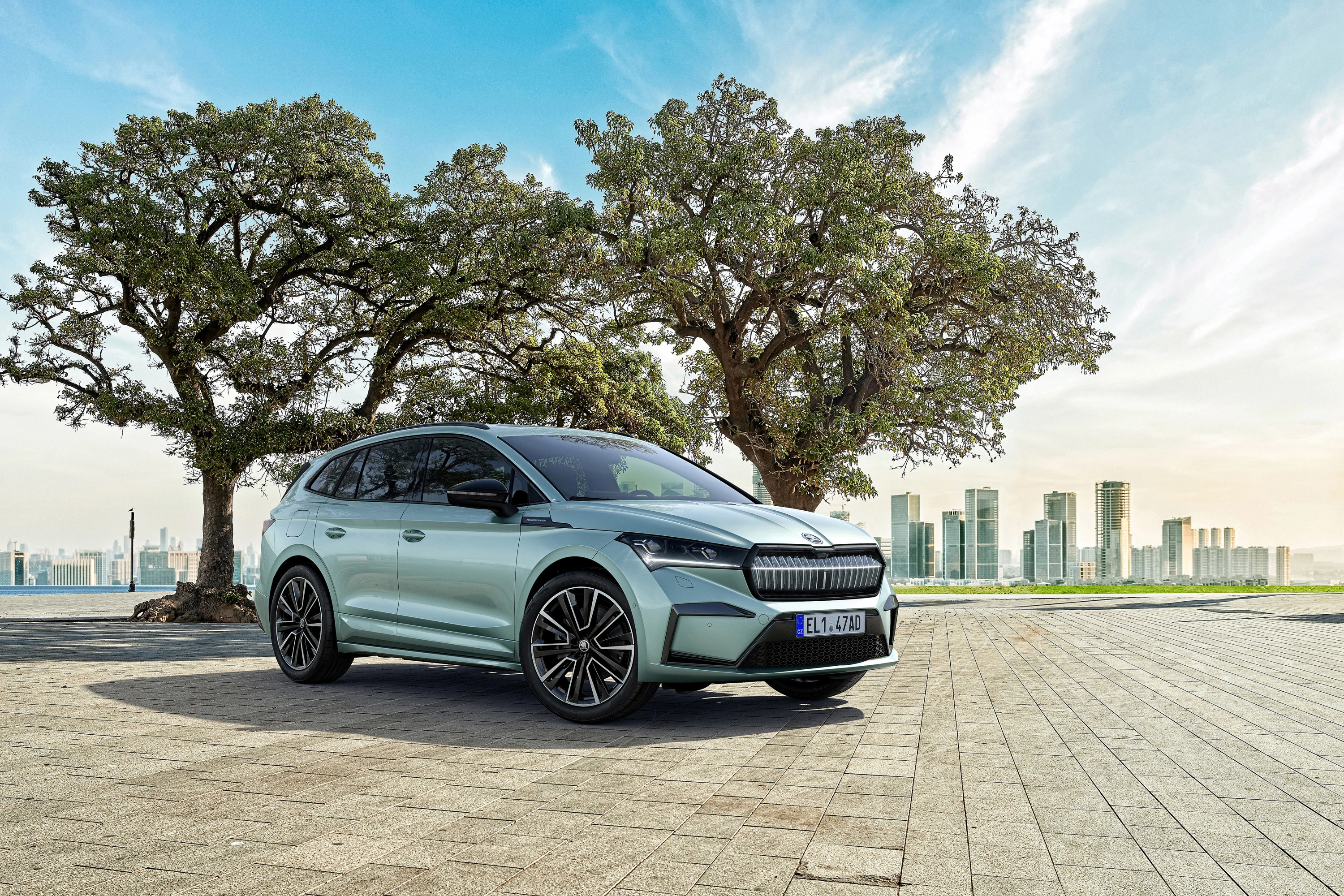 SKODA Enyaq iV80x exterior view
