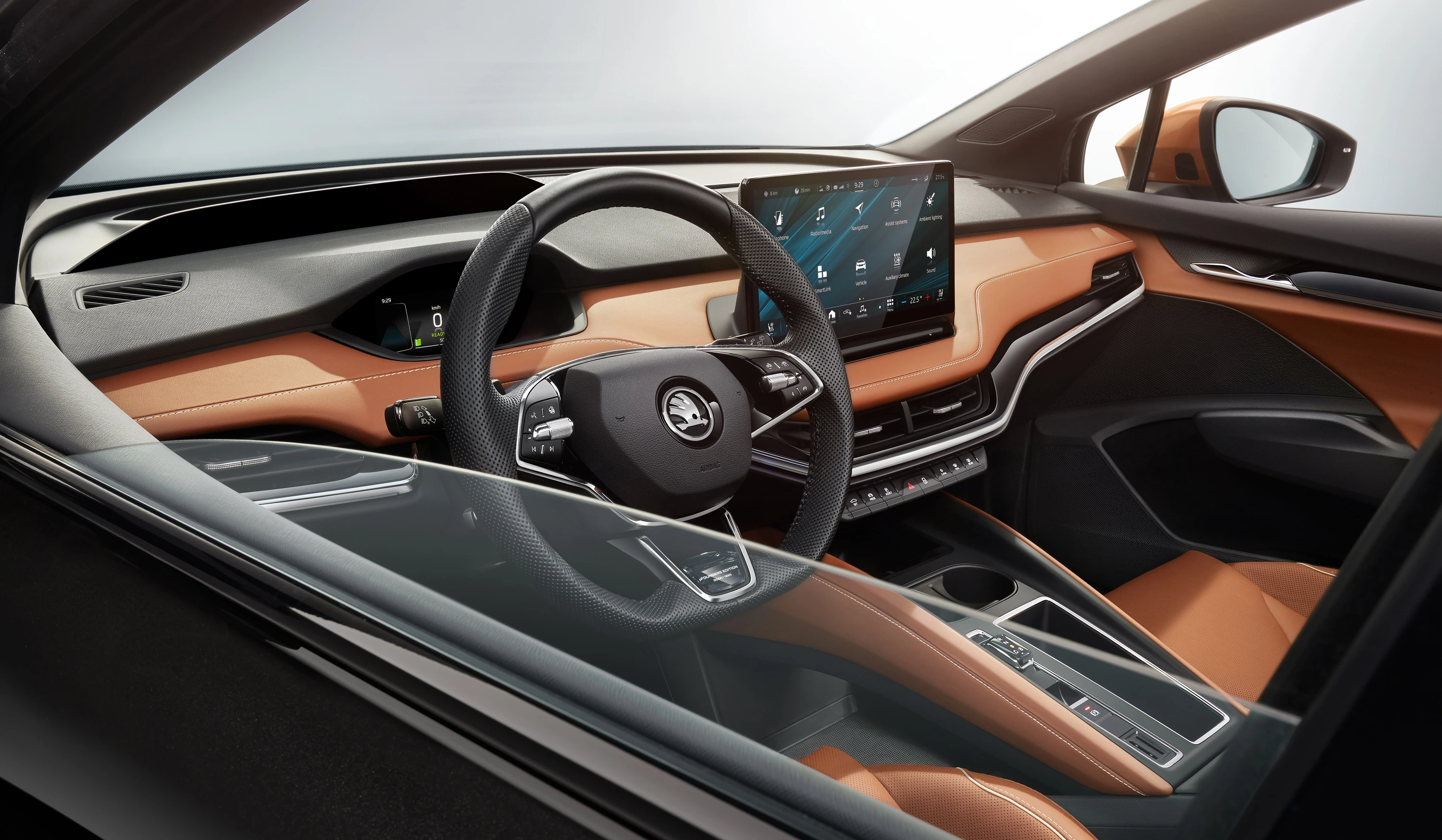 SKODA Enyaq iV80x screens view